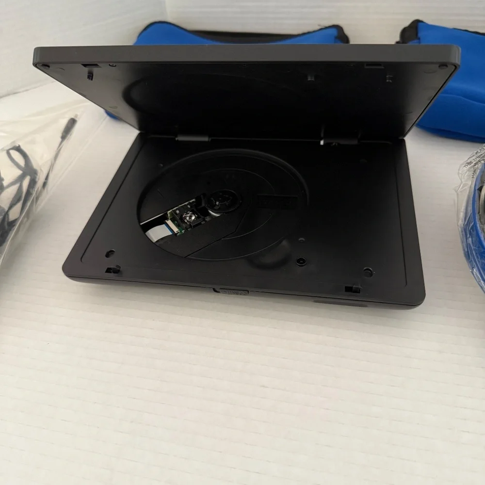 NEW Zeki 9” Smart Tablet + DVD Player Combo w/ Bonus Set of 2 Headphones
